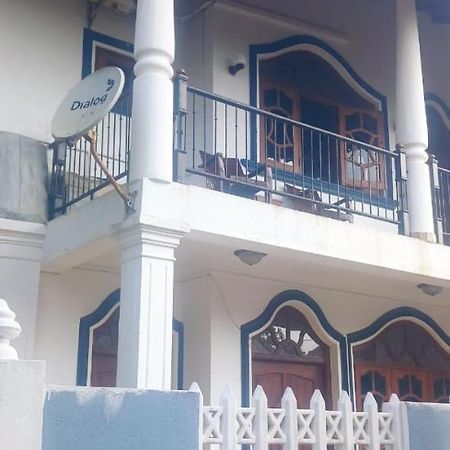 Oviniru Beach Hotel Negombo Ngoại thất bức ảnh
