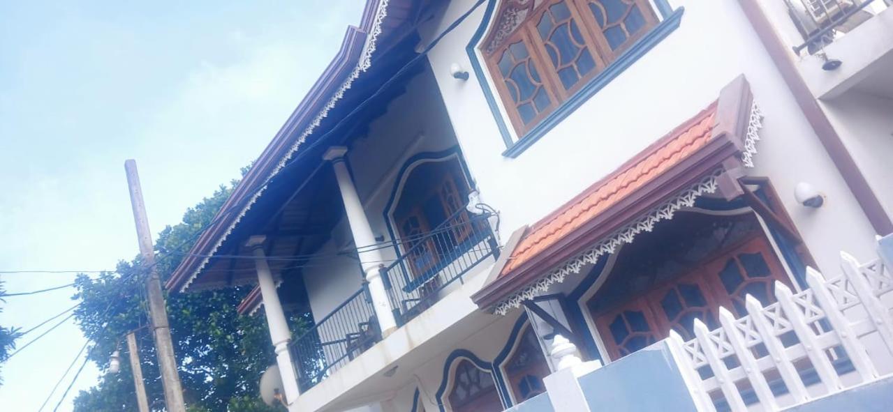 Oviniru Beach Hotel Negombo Ngoại thất bức ảnh
