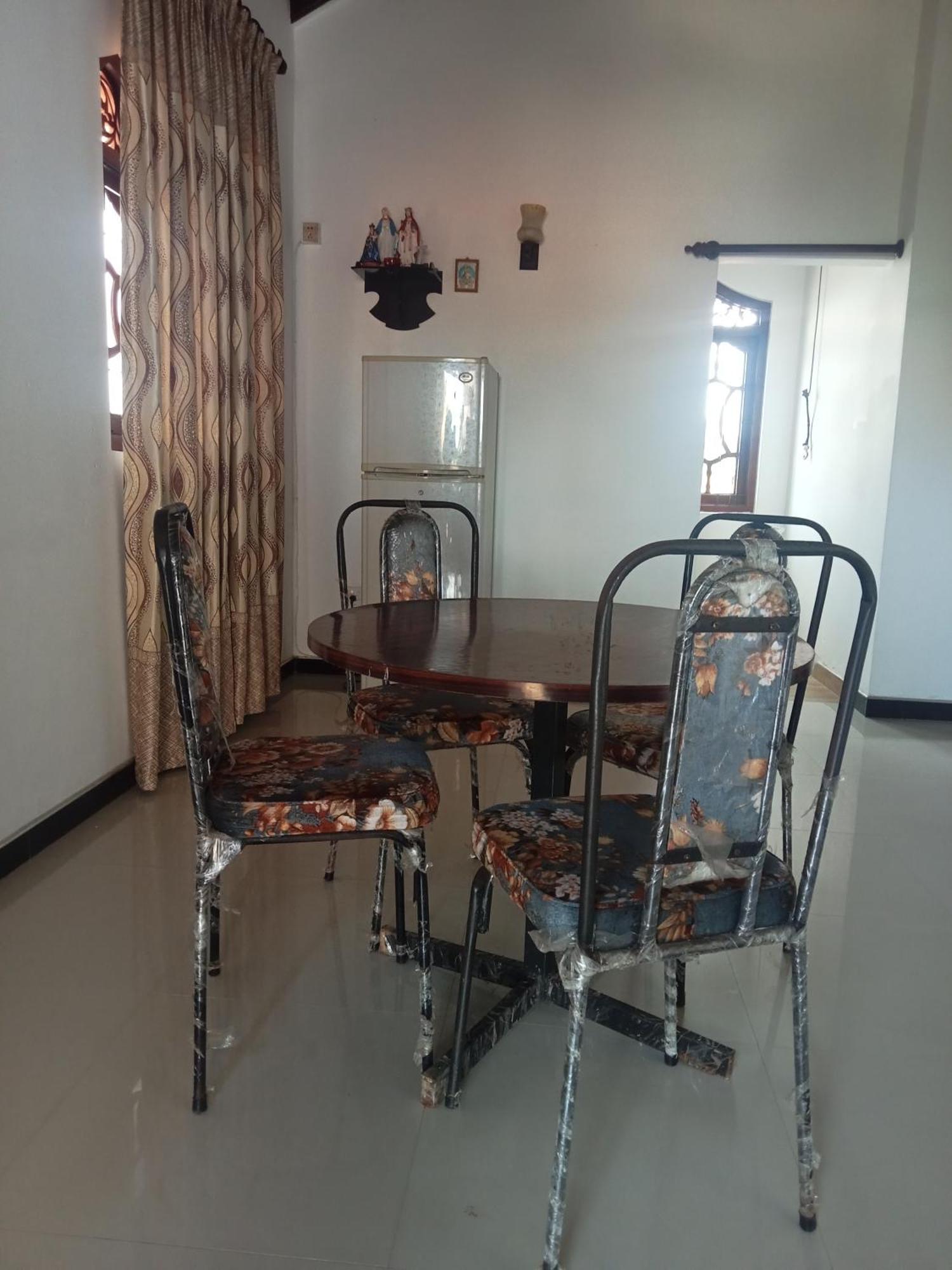 Oviniru Beach Hotel Negombo Ngoại thất bức ảnh