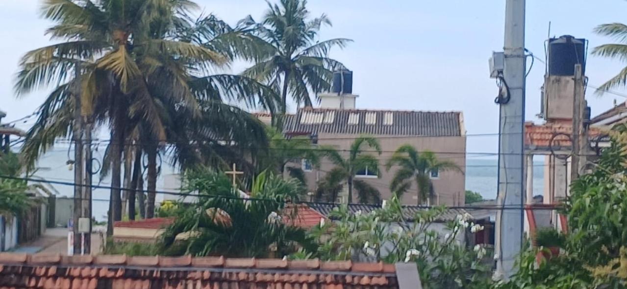 Oviniru Beach Hotel Negombo Ngoại thất bức ảnh